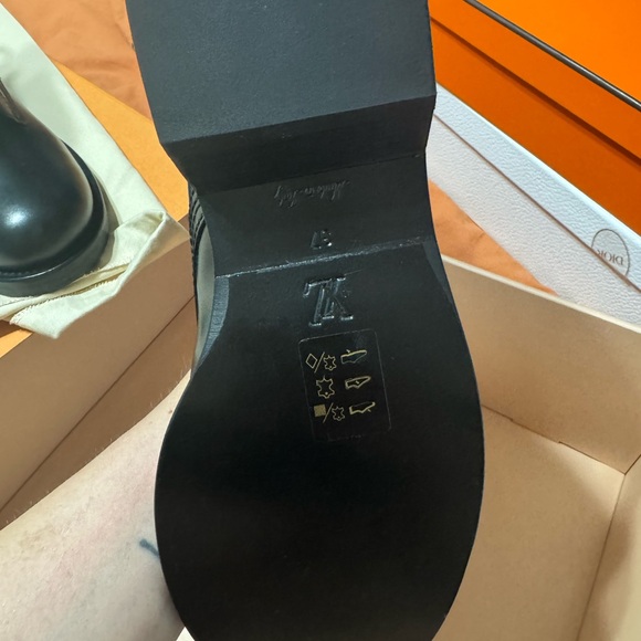 100% authentic  Louis Vuitton Metropolis Flat Ranger boots new size 37 - Picture 5 of 9